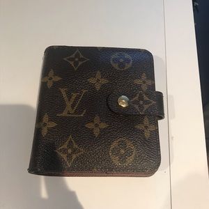 REAL Louis Vuitton wallet - like new condition!